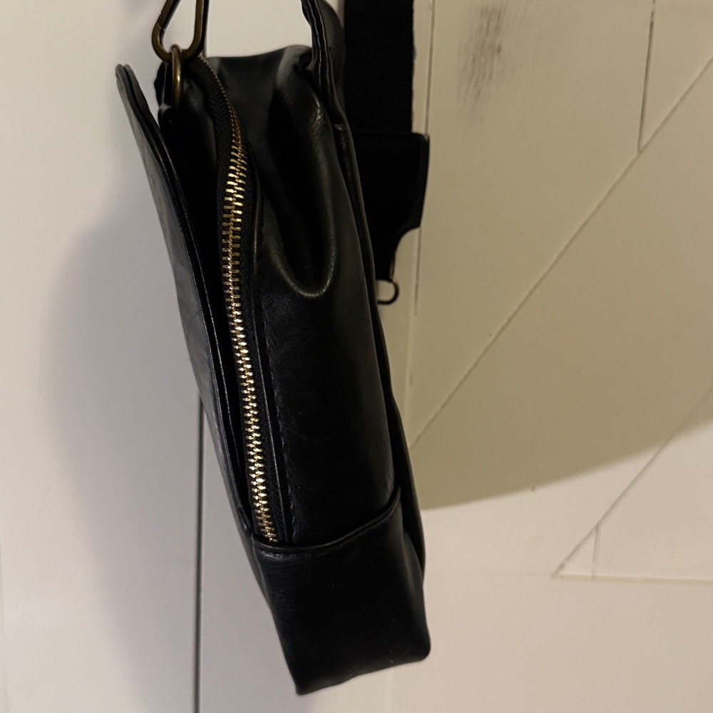 Cross body bag with vibrant native strap - Picture 6 of 15